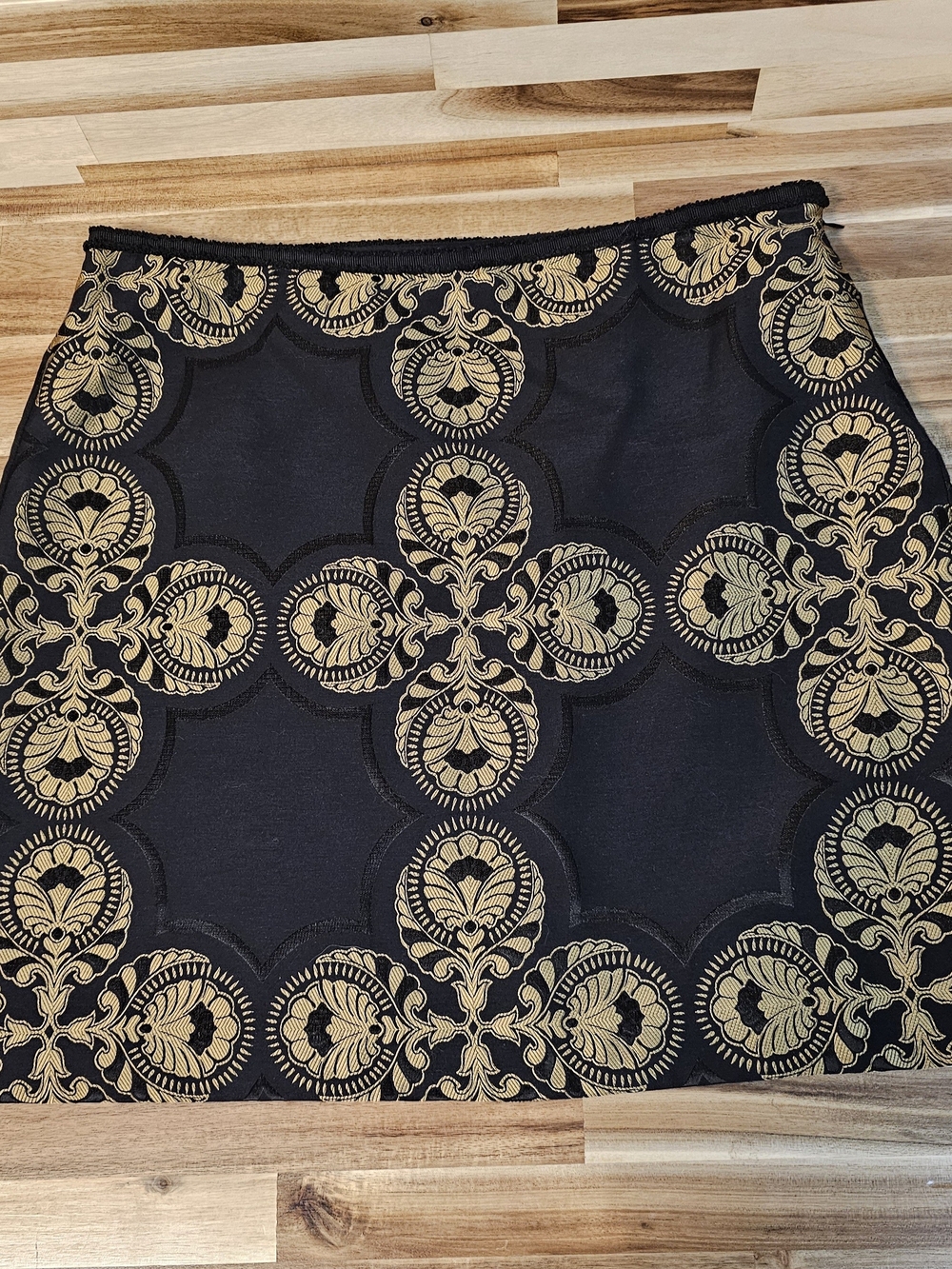 Studio M Gold Pattern Mini Skirt Size 8